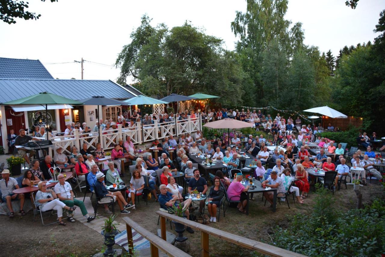 Cafe Torpet B&B Skepplanda Екстериор снимка